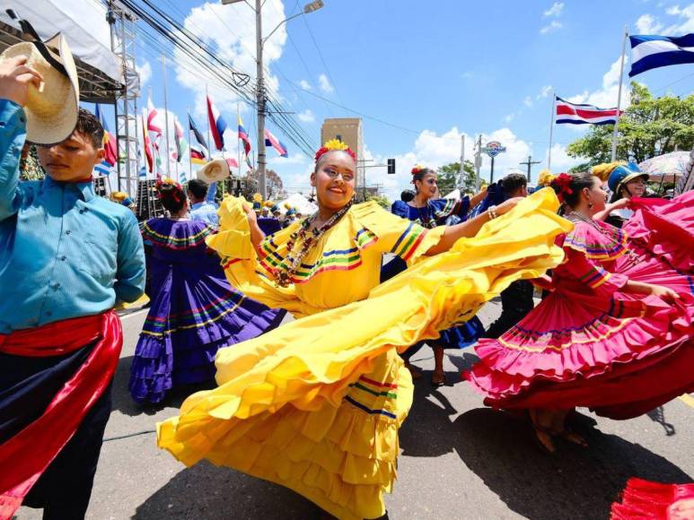 Las imágenes que dejaron los desfiles patrios en San Pedro Sula