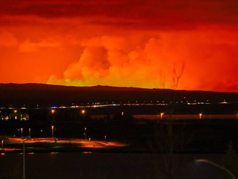 Imágenes de la erupción volcánica en Islandia; miles de personas fueron evacuadas