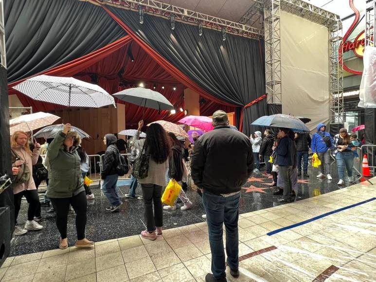 Pese a las fuertes lluvias, preparativos para los premios Oscar no se detienen