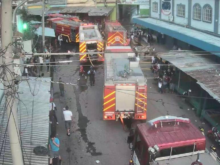 Imágenes del incendio en Tegucigalpa que quemó varios negocios