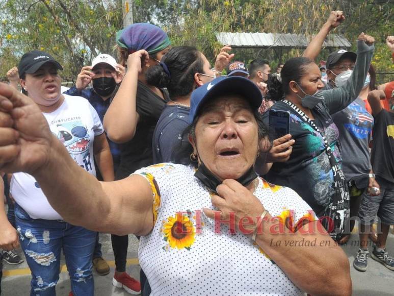 Simpatizantes de JOH protestan frente a la CSJ en apoyo a petición de arresto domiciliario (FOTOS)