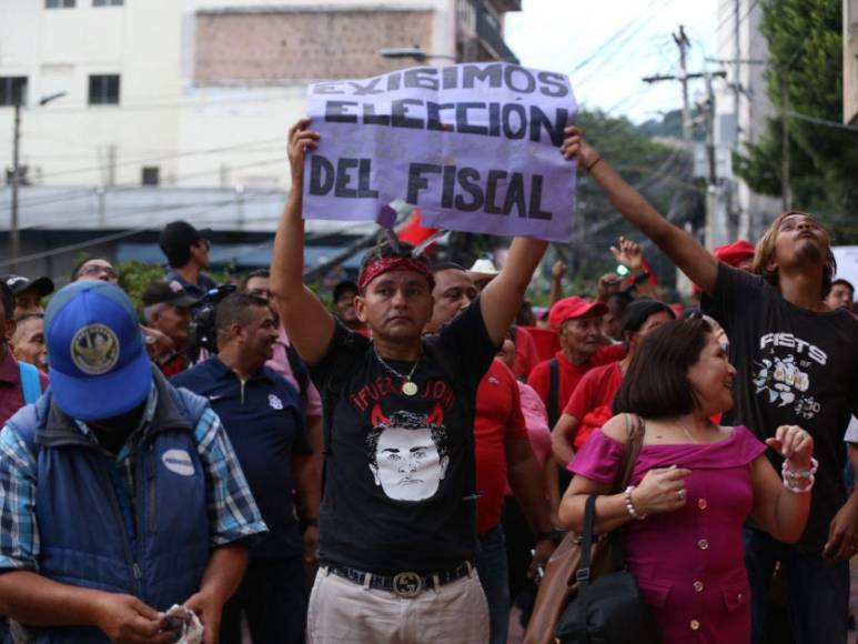 Con manifestantes en los bajos del CN y fuerte resguardo policial: así vivió Honduras el segundo día sin elección del fiscal