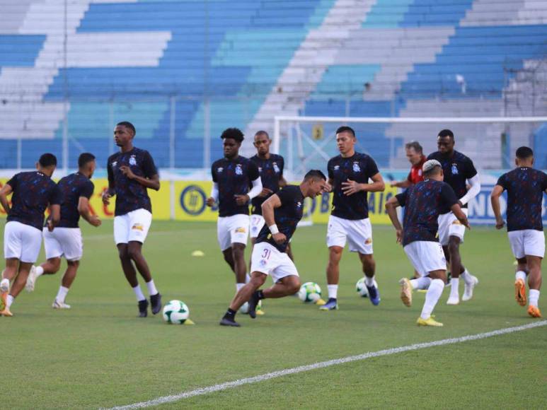 ¡Con todo para apoyar a sus equipos! El ambiente del Olimpia - Victoria en el Estadio Chelato Uclés