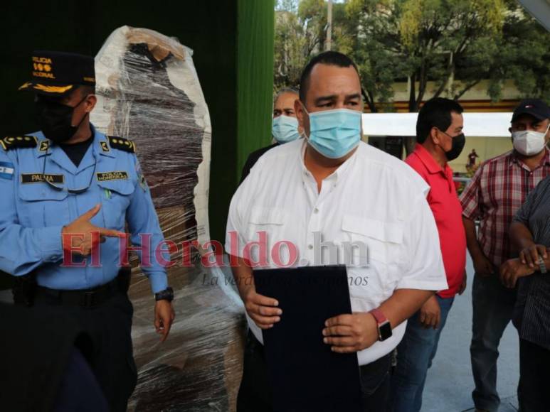 Jorge Aldana supervisa la instalación del escenario donde tomará posesión de la Alcaldía capitalina (Fotos)