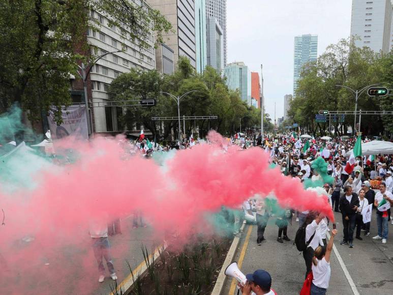 Mexicanos salen a las calles en contra de reforma judicial