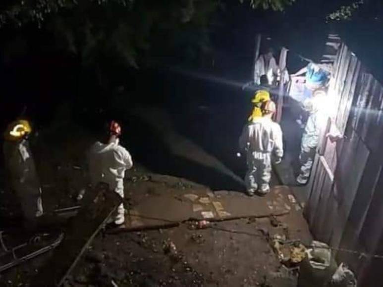 Semienterrado encuentran el cadáver de una mujer en Santa Bárbara