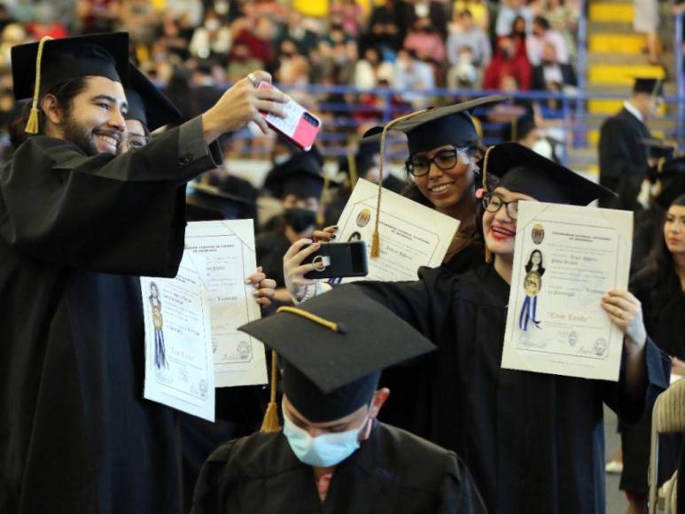 Orgullo y emoción en graduaciones de la UNAH en 2022