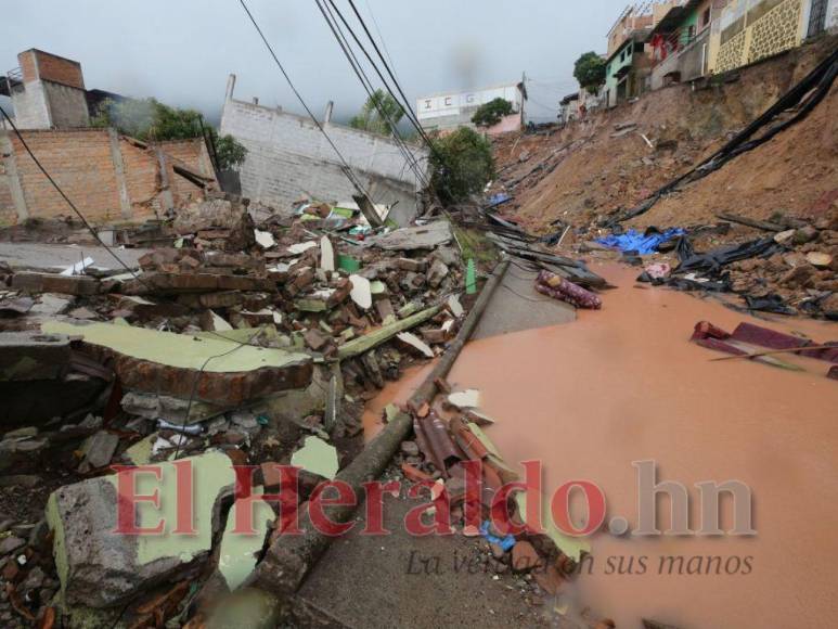 Se agudiza situación en la Guillén por fuertes lluvias producto de la tormenta Julia (Fotos)