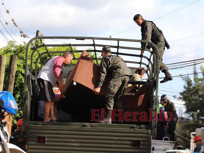 Tristeza, miedo y dolor por abandonar la zona: El drama de vecinos de colonia Guillén tras evacuar la zona de derrumbe