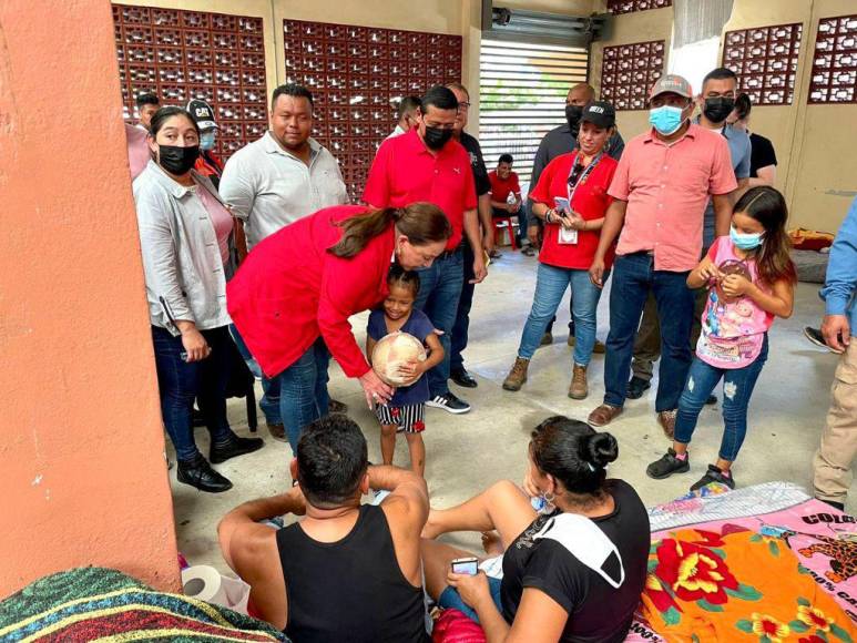 Visitó albergues y varias zonas afectadas: así fue el recorrido de Xiomara Castro en la zona norte