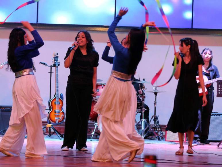 Niños artistas del Centro de Jubileo Internacional celebran su fe