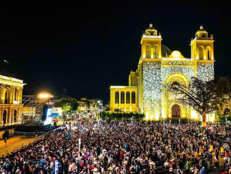 Población celebró masivamente el triunfo de Nayib Bukele en El Salvador