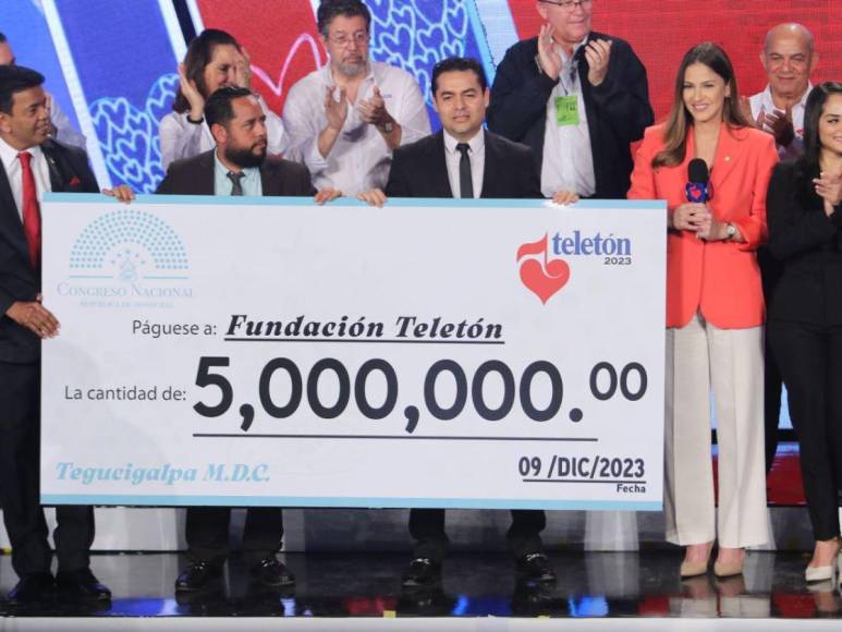 Gobierno, políticos e instituciones realizan grandes donativos a la Teletón 2023