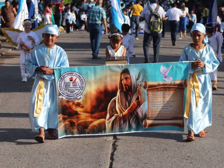 Así desfilaron los niños de los centros educativos de San Lorenzo, Valle