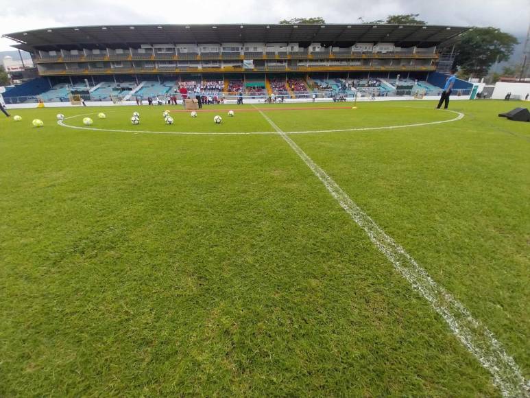 Así fue la reapertura del estadio Morazán ¡Cancha, palcos, camerinos, fueron mejorados!