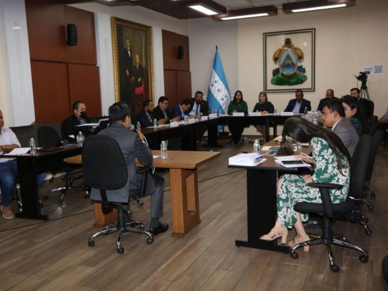 Elección del fiscal general y adjunto en Honduras: inician las audiencias públicas de los cincos candidatos en el Congreso Nacional