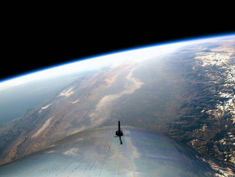 Así fue el primer vuelo espacial con tres turistas en el Virgin Galactic