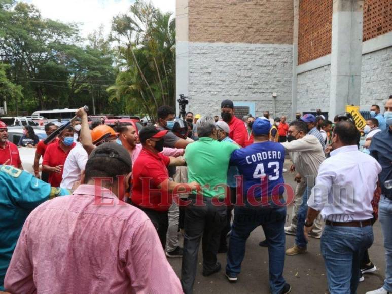 Gritos de “traidor” y agresiones a Salvador Nasralla: Así se vivió el zafarrancho en la Villa Olímpica