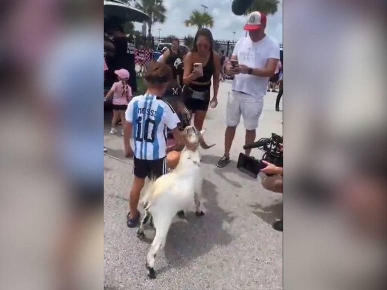 Retrasada por fuerte lluvia y locura de aficionados: así se vive la presentación de Messi en Inter Miami