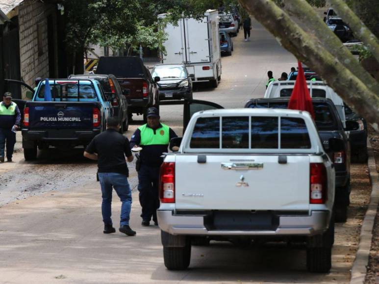 Entre dolor y llanto, familiares reclaman el cuerpo de Frank Zelaya, víctima de accidente de bus