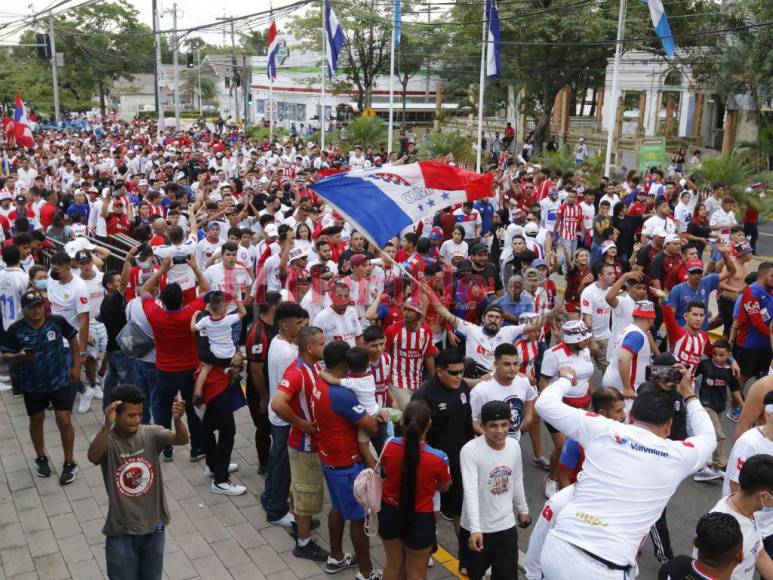 Ni el feriado por Independencia frena al olimpismo: inmensas filas para el Olimpia-Diriangén