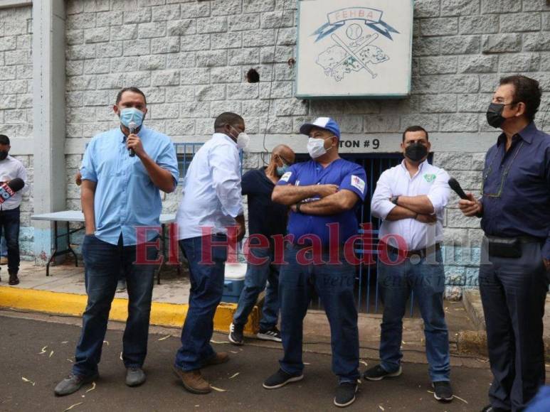 Gritos de “traidor” y agresiones a Salvador Nasralla: Así se vivió el zafarrancho en la Villa Olímpica