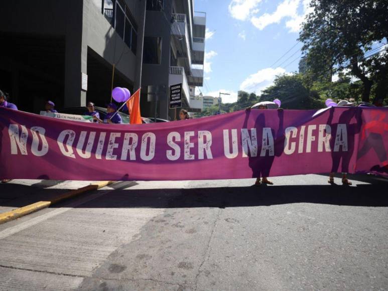 Mujeres realizan marcha “no quiero ser una más” en contra de femicidios