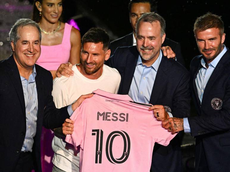 Abrazos, emotivos discursos y el gesto de Beckham: lo que no se vio de la presentación de Messi y Busquets en el Inter Miami