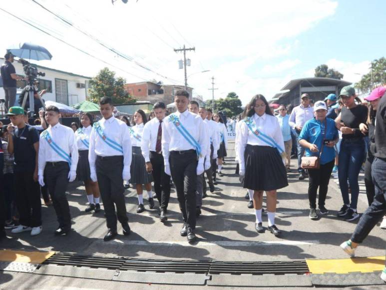 Fiestas Patrias 2023: Instituto Central Vicente Cáceres brilla en los desfiles del 15 de septiembre