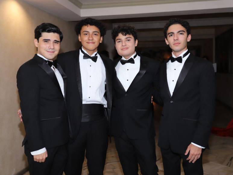 Prom 2024 de la Escuela Americana: Una velada marcada por brillo y elegancia