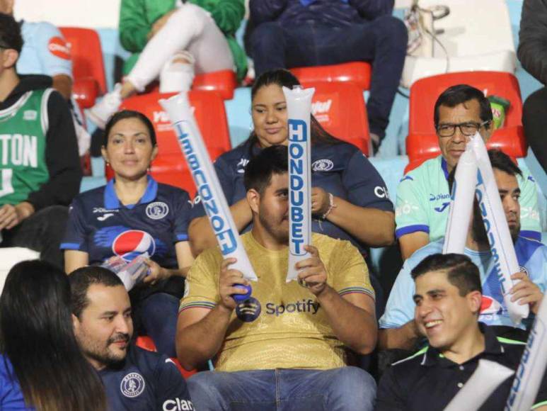 El ambiente, la llegada y la novia: todo listo para el Motagua-Marathón