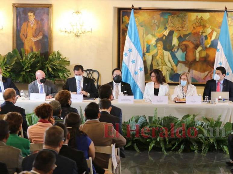 Las cifras reveladas en primer informe financiero de situación del Estado (FOTOS)