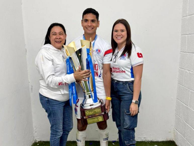 ¡La copa de su vida! Jugador del Olimpia se compromete tras ganar la 37