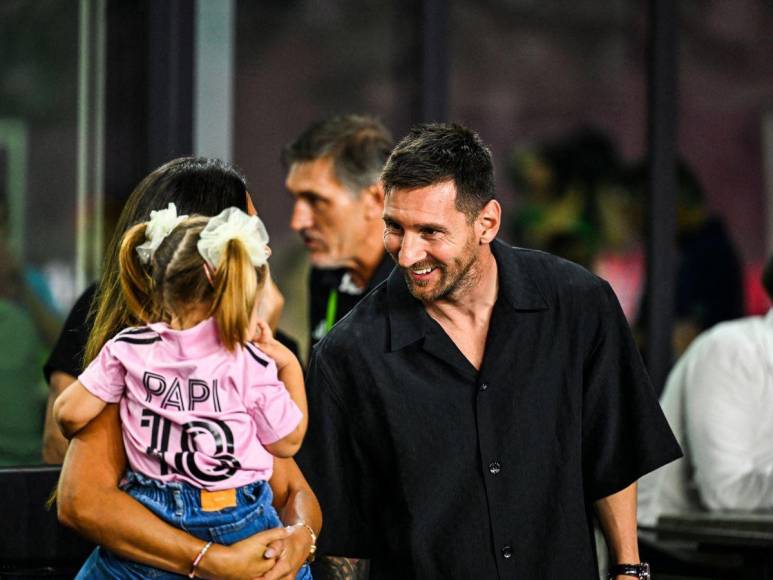 El sufrimiento de Messi en la grada durante la derrota del Inter ante el Houston Dynamo