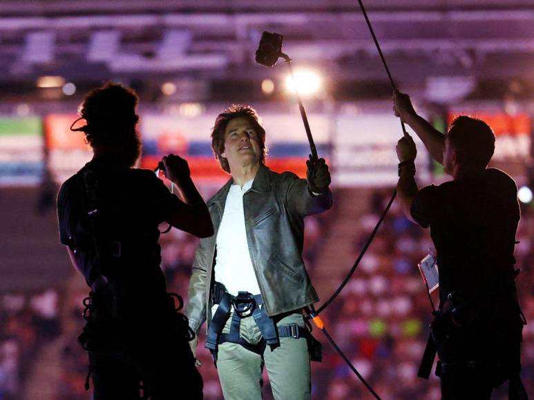 Tom Cruise actuó en la ceremonia de clausura de París-2024