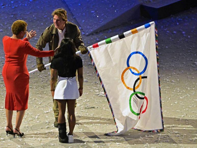 Tom Cruise actuó en la ceremonia de clausura de París-2024