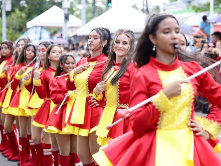 Andrea Lara, la bella palillona del Instituto Jesús de Nazareth que se robó las miradas en San Pedro Sula