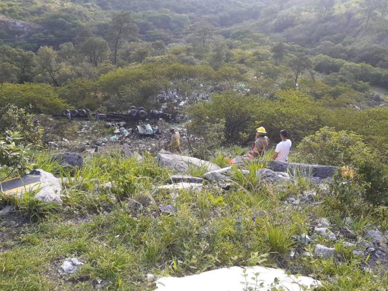 Las estremecedoras imágenes del fatal accidente que dejó dos muertos en la cuesta de La Virgen