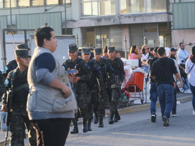 Solemnidad y respeto a la patria: primeras imágenes del desfile en la capital