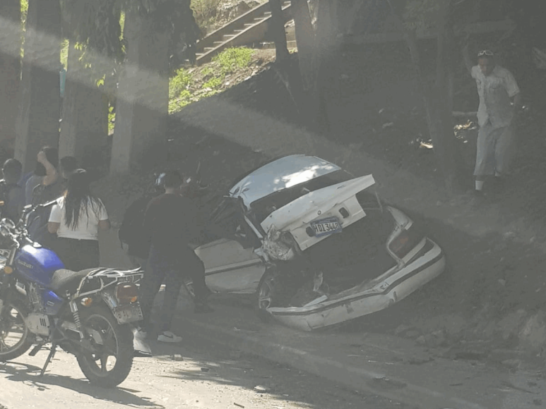 Imágenes del brutal choque de una rastra en El Carrizal; hay dos muertos