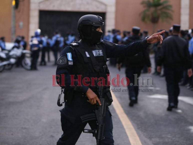 Helicóptero, carros blindados y 600 policías resguardan la vivienda de JOH (FOTOS)