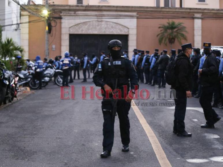 Helicóptero, carros blindados y 600 policías resguardan la vivienda de JOH (FOTOS)