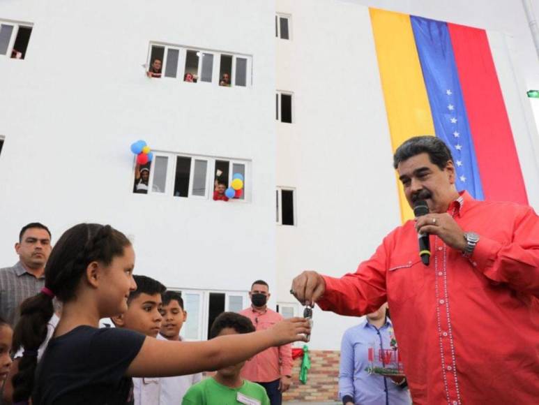 ¿Estrategia? Nicolás Maduro entregó 120 viviendas un día antes de las elecciones en Venezuela