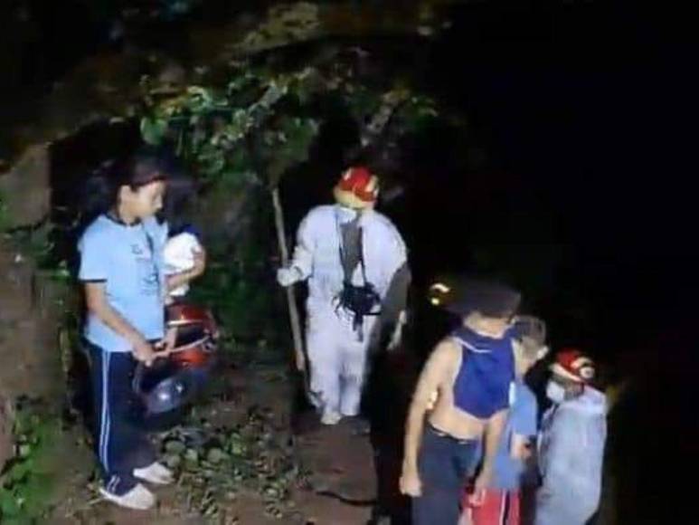 Semienterrado encuentran el cadáver de una mujer en Santa Bárbara