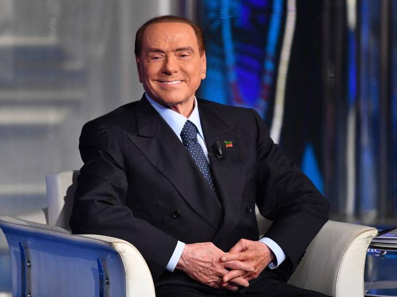 Escándalos sexuales, poder y dinero: la vida de Silvio Berlusconi