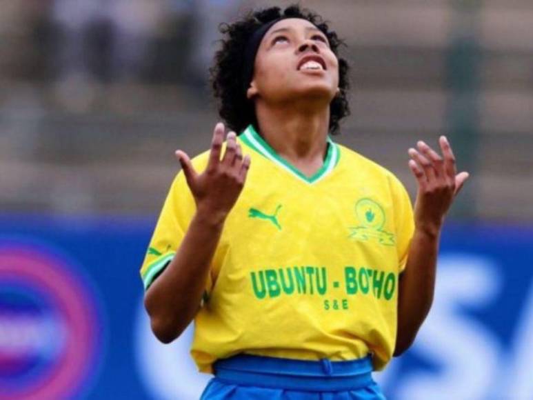 ¿Hija perdida? Así es Miche Minnies, la futbolista sudafricana que sorprende por su increíble parecido con Ronaldinho