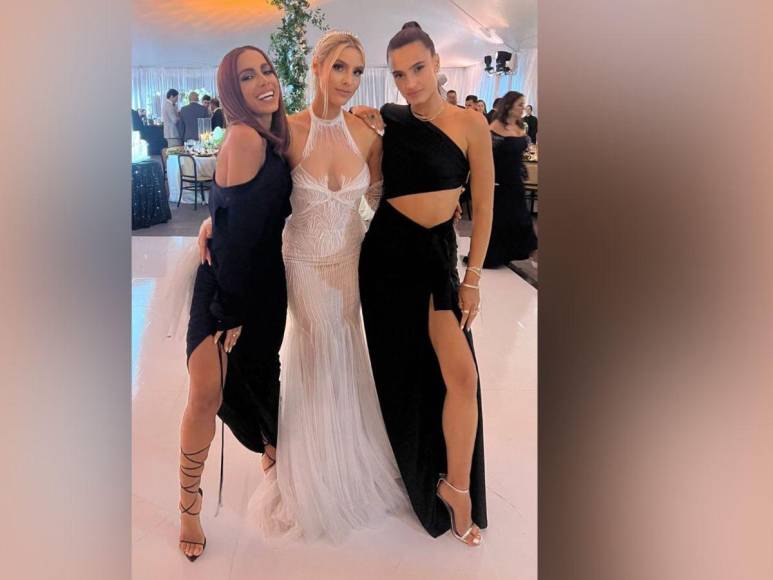 Los tres vestidos de novia que lució Lele Pons en su boda con Guaynaa