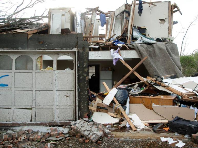 Las devastadoras imágenes del tornado que dejó varios muertos en Estados Unidos