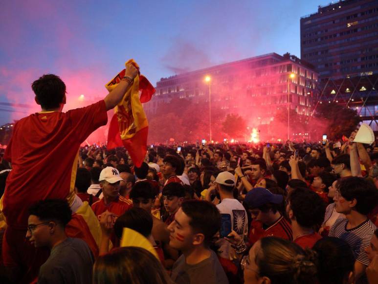 Algarabía y fuegos artificiales: así celebraron en España el triunfo en la Eurocopa 2024