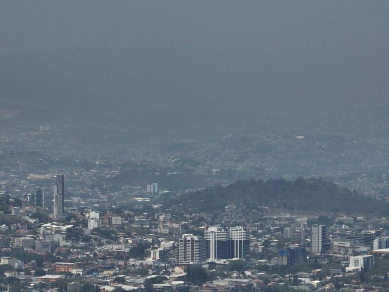 En imágenes: así luce la capital luego del pavoroso incendio forestal que estremeció el cerro El Trigo